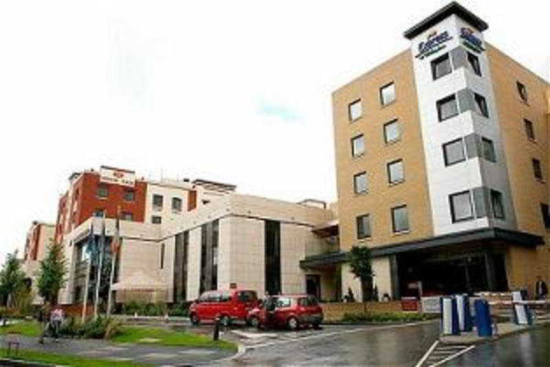 Holiday Inn Express Dublin-Airport, An Ihg Hotel Exterior photo