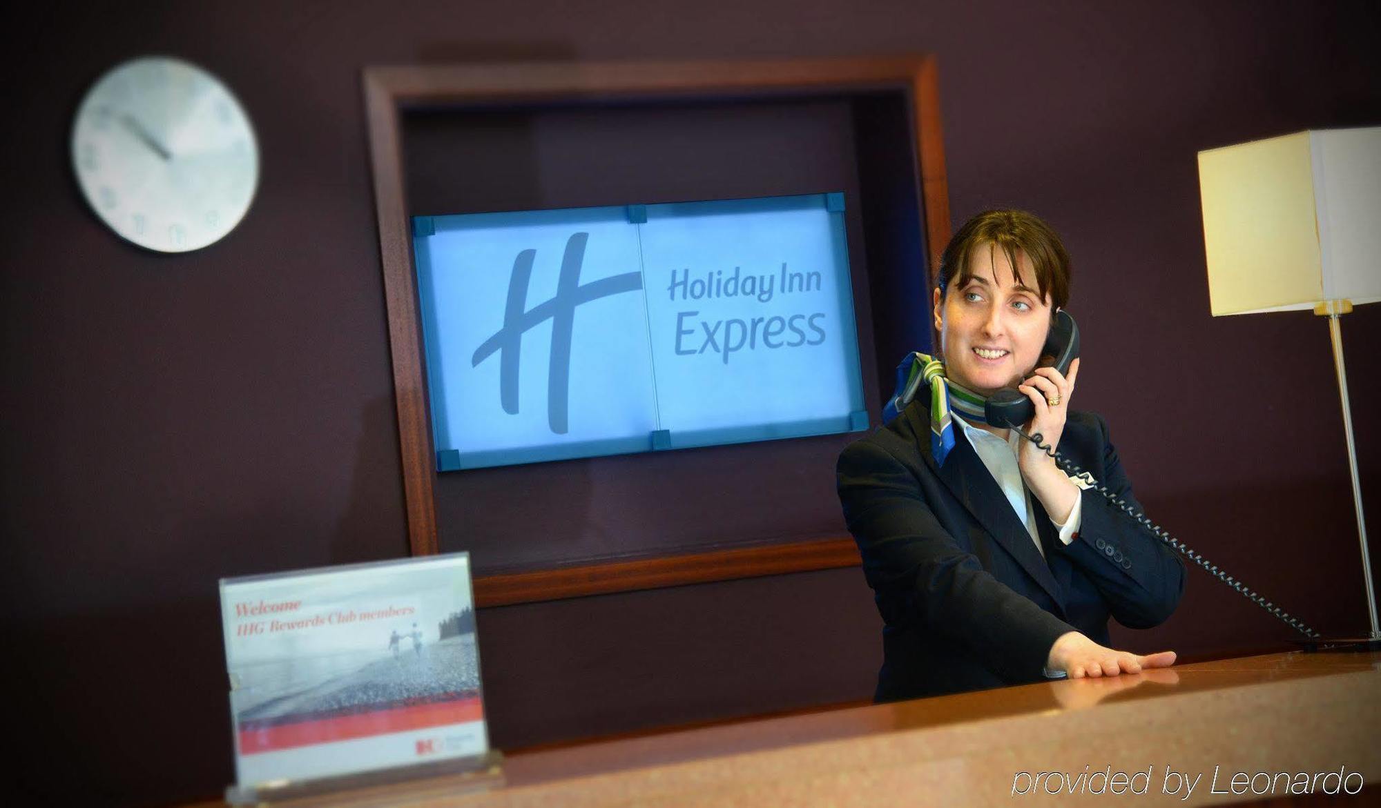 Holiday Inn Express Dublin-Airport, An Ihg Hotel Exterior photo